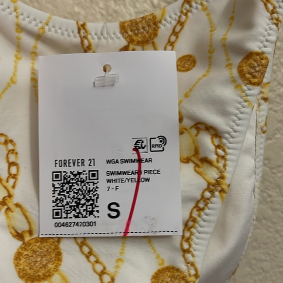 Forever 21 White & Yellow Chain Print Cutout One Piece Swimsuit Size Small - Picture 3 of 6